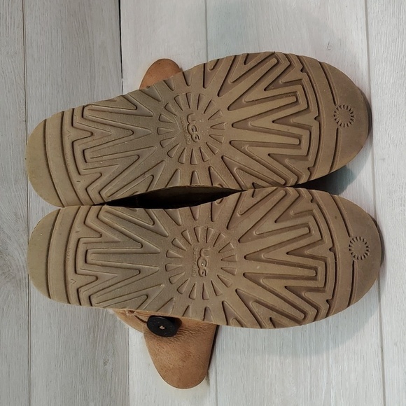 Ugg Australia Women 5803 Ankle Chestnut Sheepskin II Button Boots shoes sz 8 - Picture 12 of 16